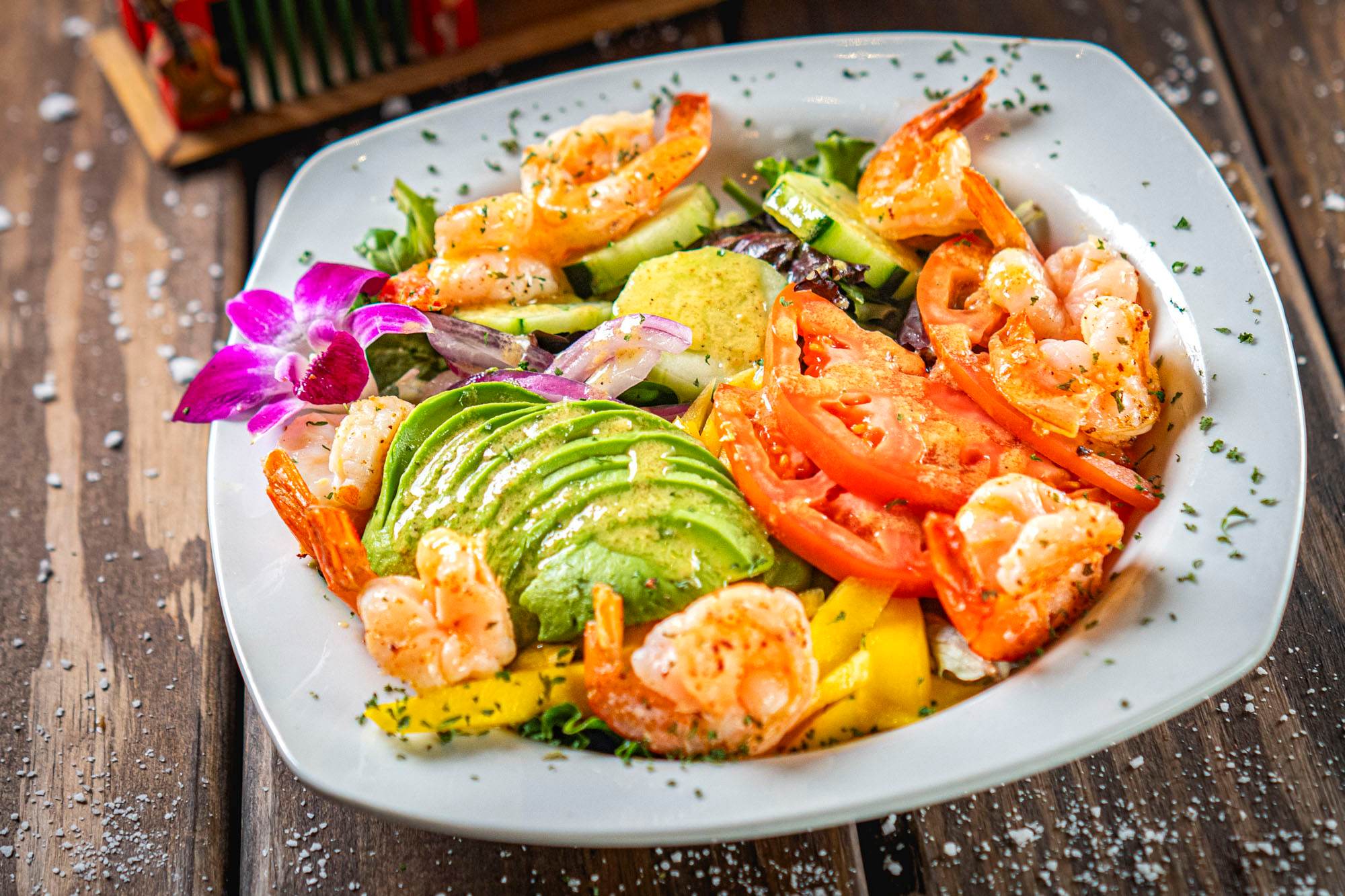 Ensalada Con Camarones, as photographed for the restaurant's online menu.