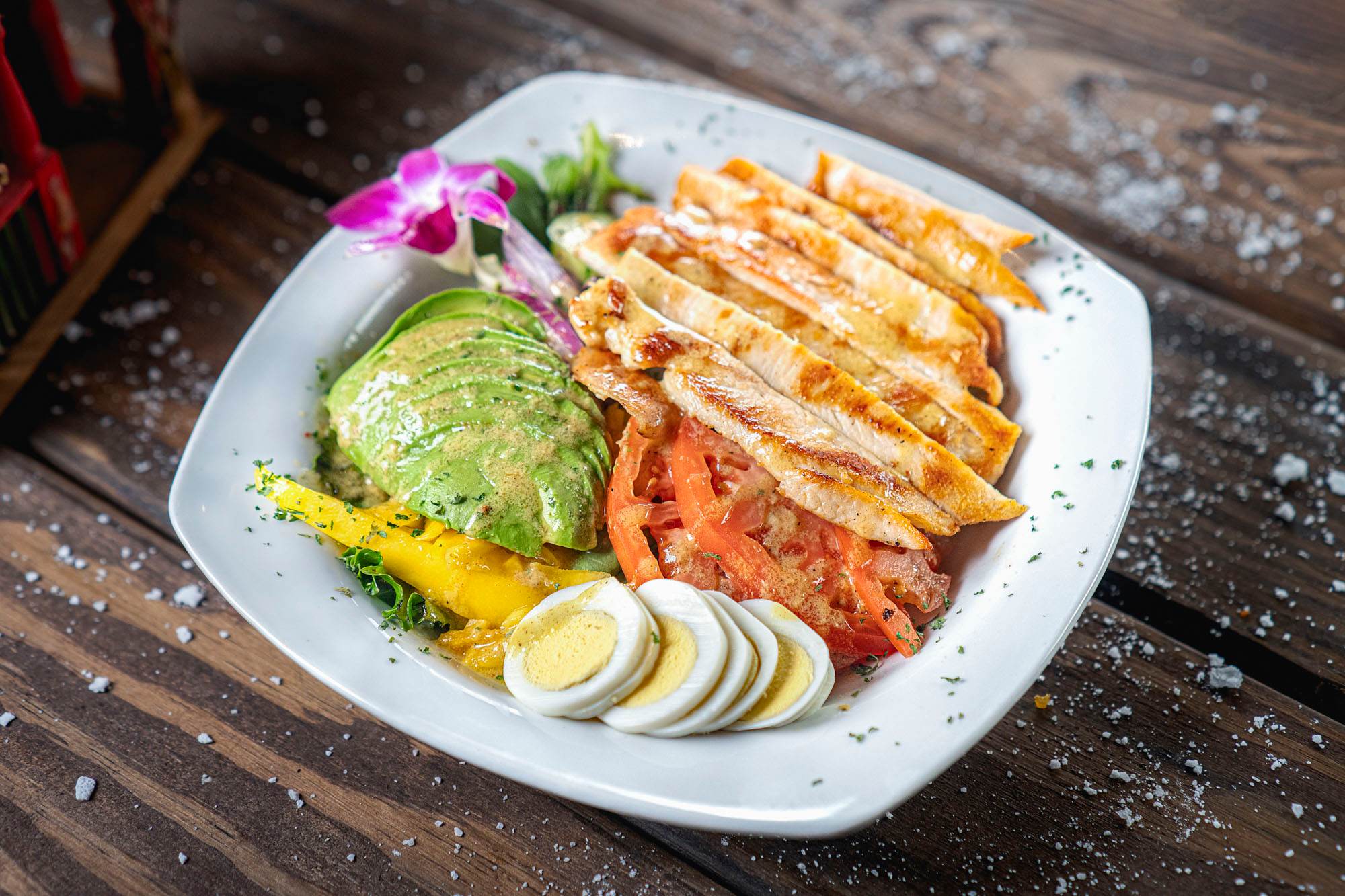 Ensalada Con Pechuga De Pollo, as photographed for the restaurant's online menu.